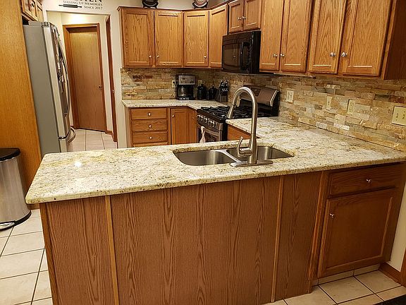 4th image of 575 Brookpark Dr