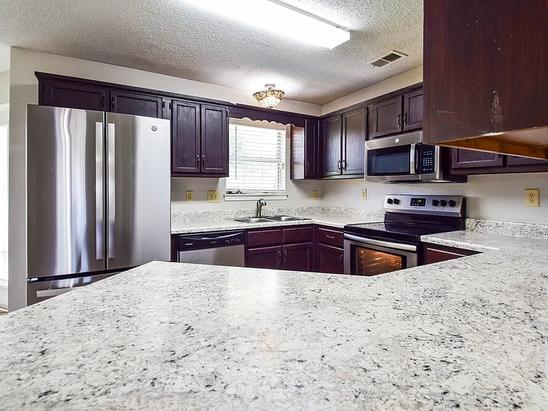 1862 Towson Ln — Photo 9