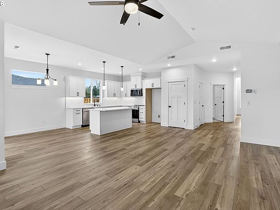 5th image of 2205 E Juniper Cir