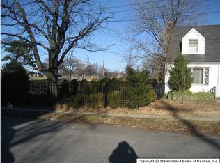 135 Todt Hill Rd, Staten Island, NY 10314