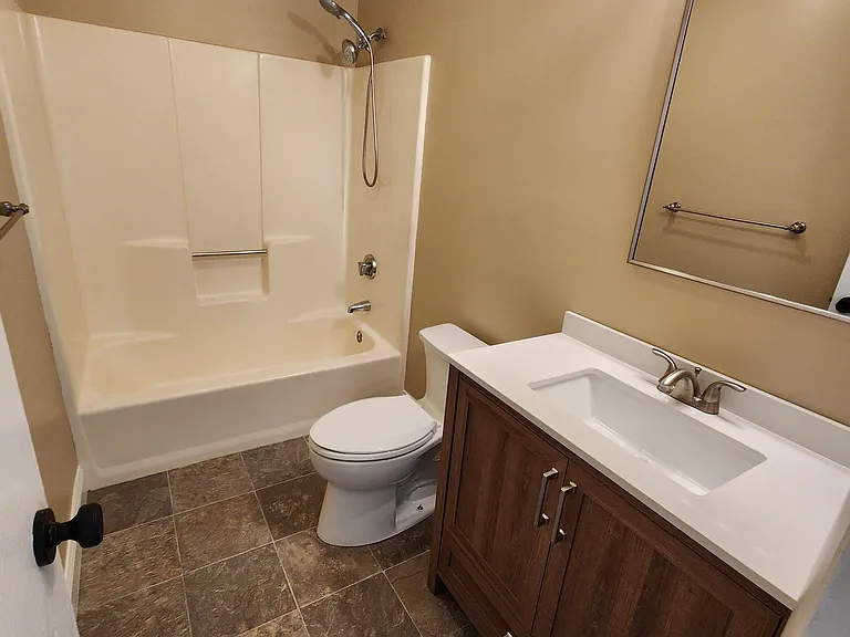 Upstairs Full Bathroom