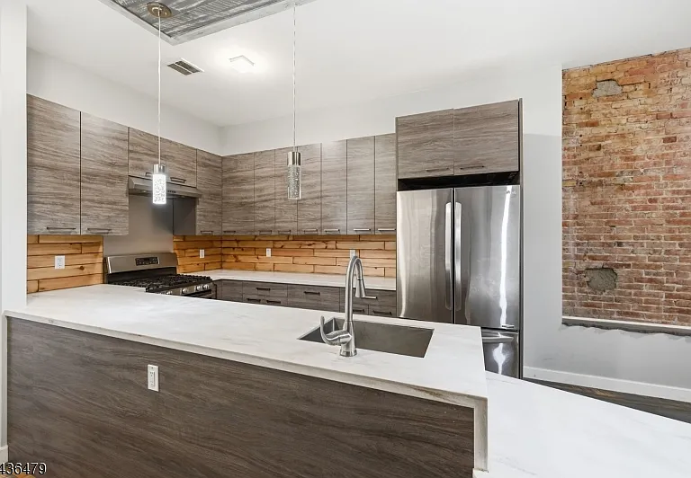 180 Spring St #304 — Photo 4