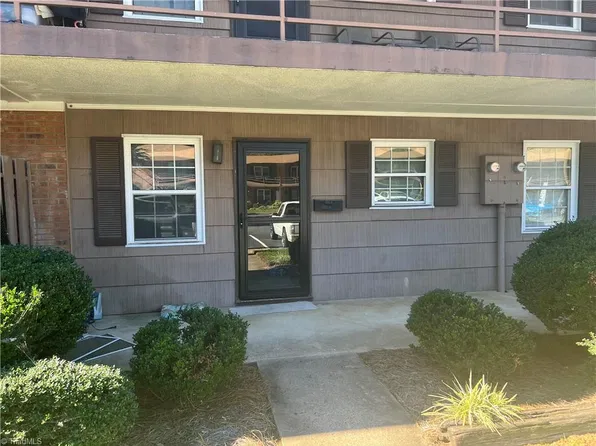 332 S Cherry St #A, Kernersville, NC 27284