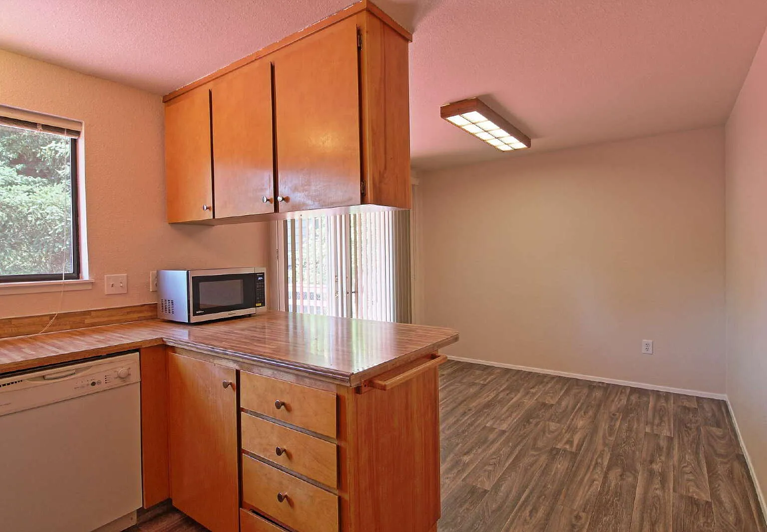 Woodinville Rental Available Now! — Photo 4
