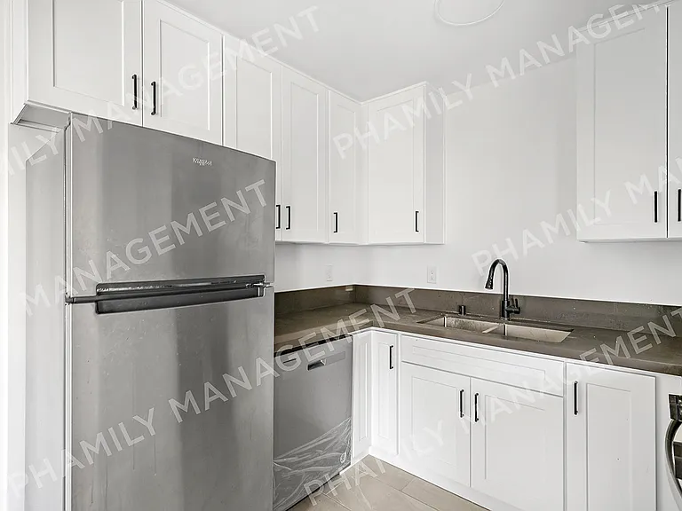 475 S Los Robles Ave #14 — Photo 4