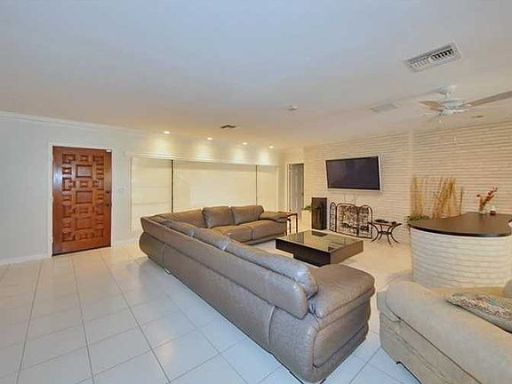 4th image of 483 Centre Island