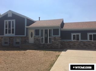 2212 Dunblane Dr, Rawlins, WY 82301