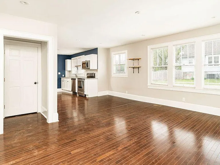 2443 Jefferson Ave — Photo 5