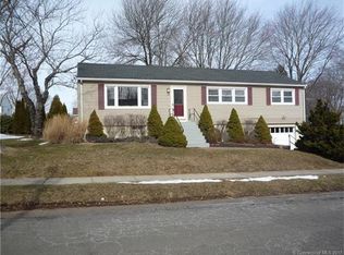 39 Smith Dr, Hamden, CT 06517
