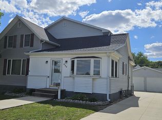 820 Sherman Ave, Manchester, IA 52057