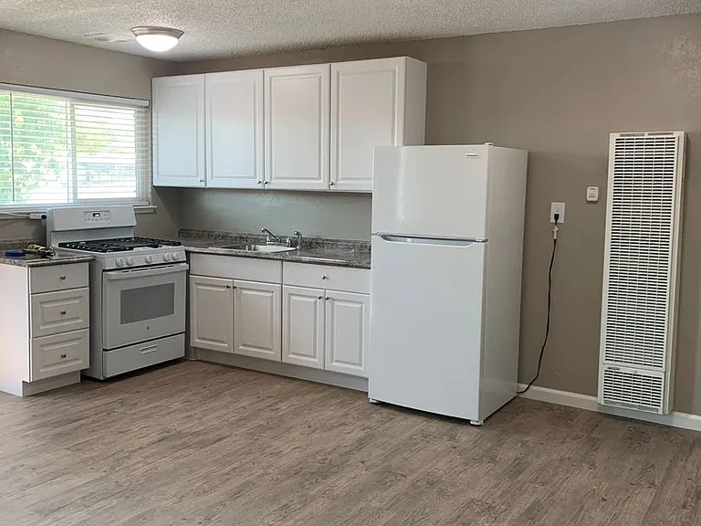 Carabay Apartments - Gated Community Featuring 1 and 2 Bedroom Apartments! — Photo 21