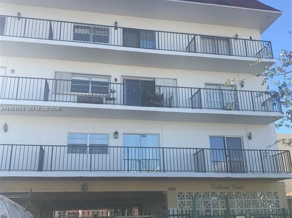 1960 Marseille Dr APT 305, Miami Beach, FL 33141