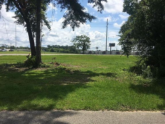 3rd image of 3486 Woodsview Dr