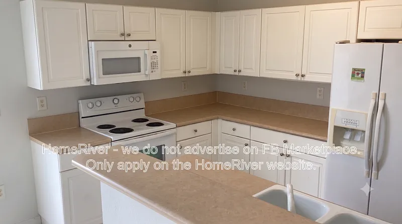 3 bed, 3.0 bath, 1365 sqft, $1,950 — Photo 2