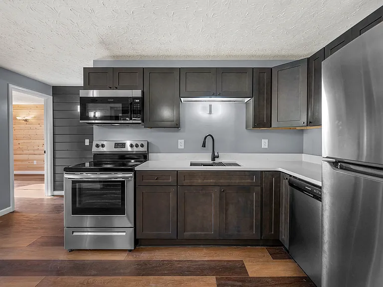 Cedar Dr — Photo 5