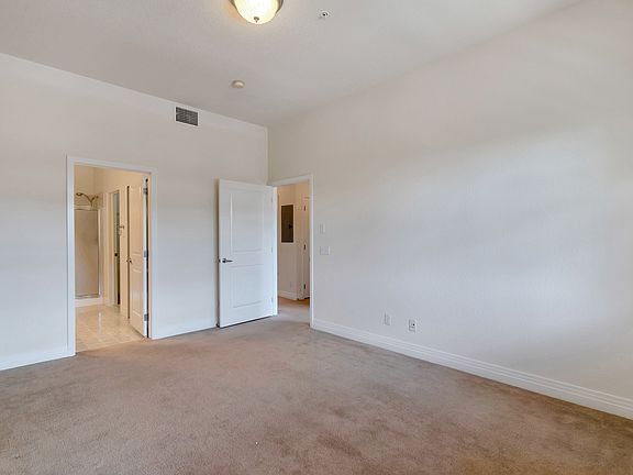 4th image of 180 Poplar St Unit I