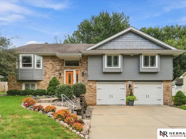637 S 215th St, Elkhorn, NE 68022