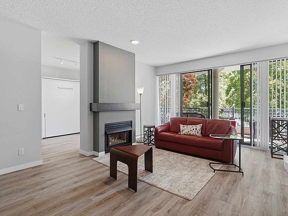 4th image of 1705 Martin Dr #201