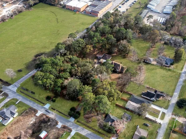 2001 Dolly Wright St, Houston, TX 77088