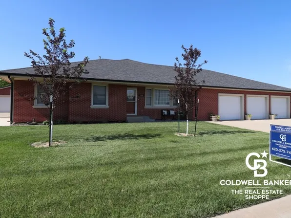 1104 Smith Ave, Lakin, KS 67860