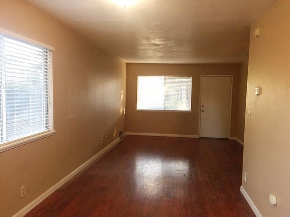 3rd image of 420 Los Arboles St