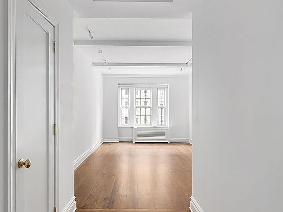 4th image of 25 5th Ave APT 7E