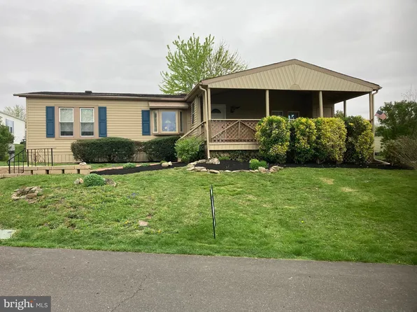 150 Springhouse Ct, North Wales, PA 19454