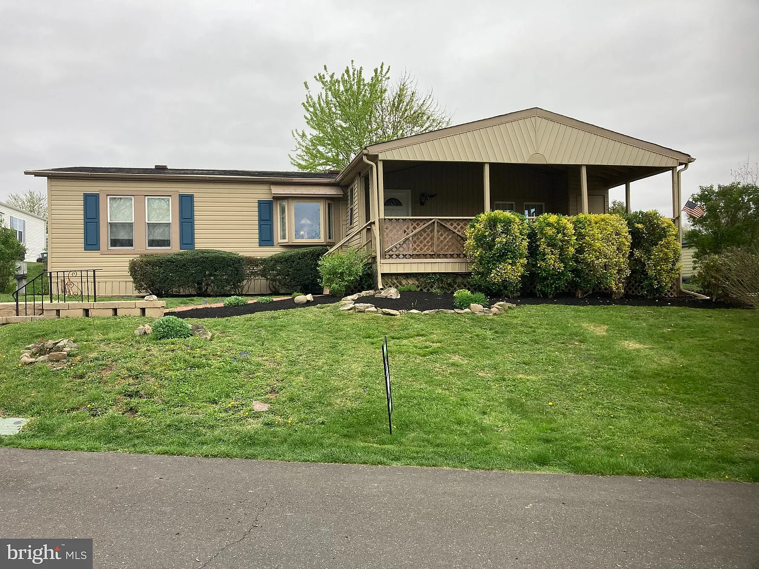150 Springhouse Ct photo 1