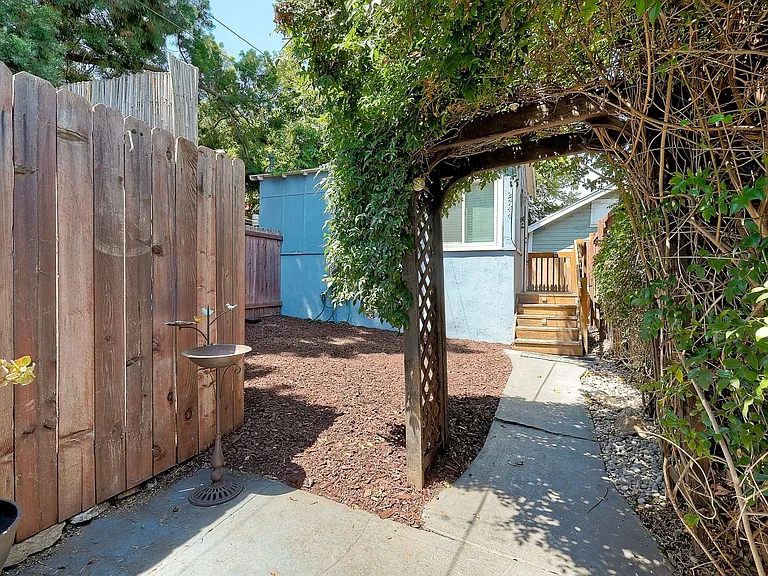 2744 Treat St — Photo 5