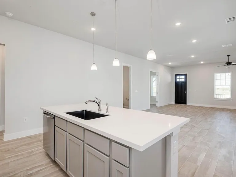 8000 Skytex St — Photo 10