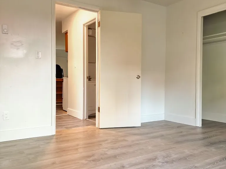 907 W A St — Photo 8