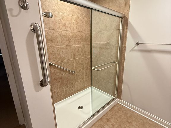 5th image of 425 Crescent Ct