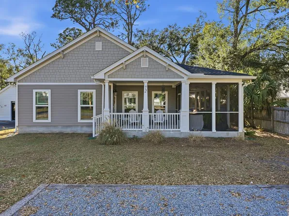 72 13th St, Apalachicola, FL 32320