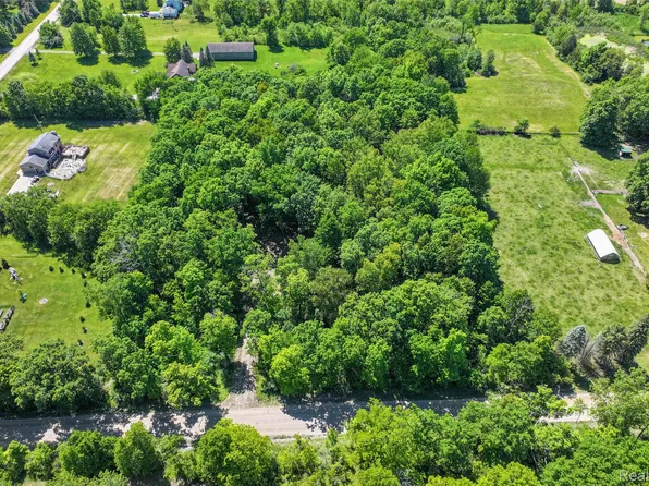 3075 Crandall Rd, Howell, MI 48855
