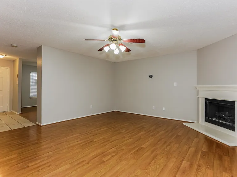 735 Cedarwood Dr — Photo 4