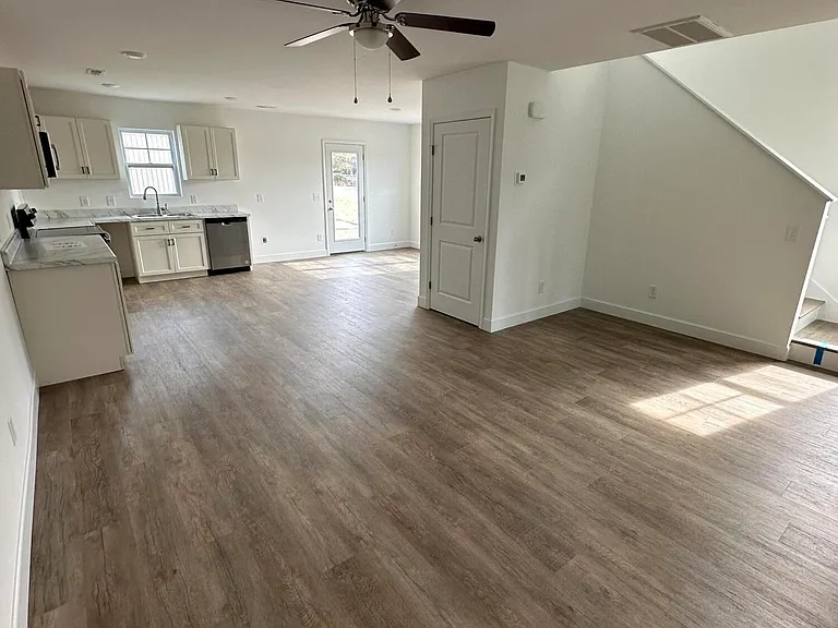 4515 Greenway Ave — Photo 9