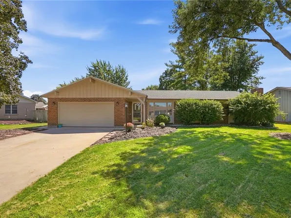 300 Woodlawn Dr, Tipp City, OH 45371