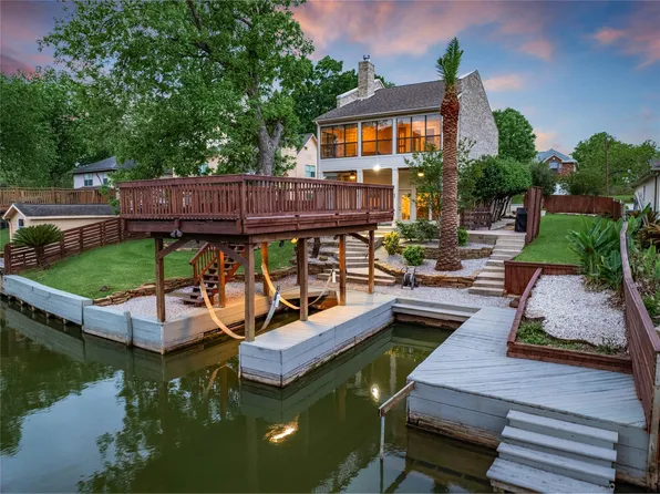 734 Lake View Dr, Montgomery, TX 77356