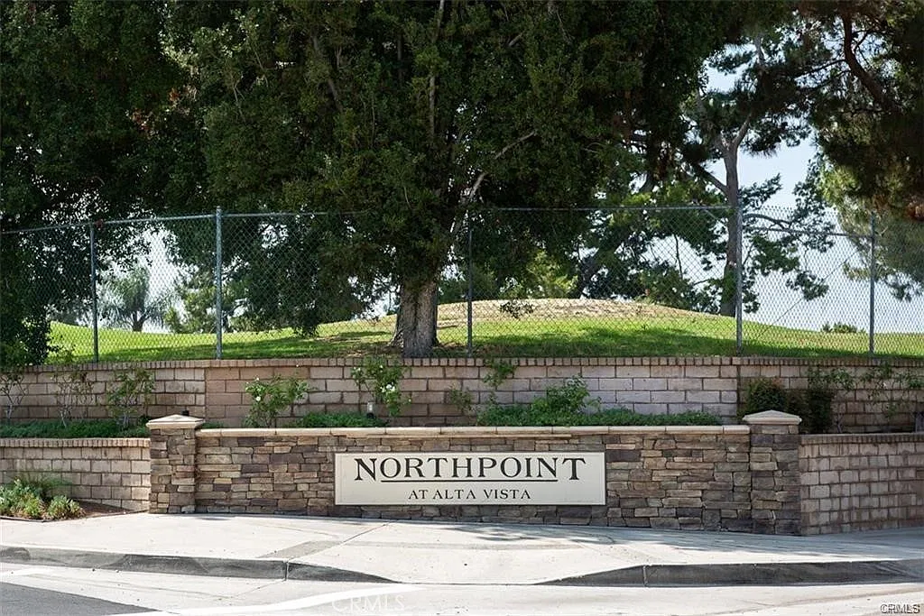 4 bed, 2.5 bath, 1839 sqft, $5,500 — Photo 4