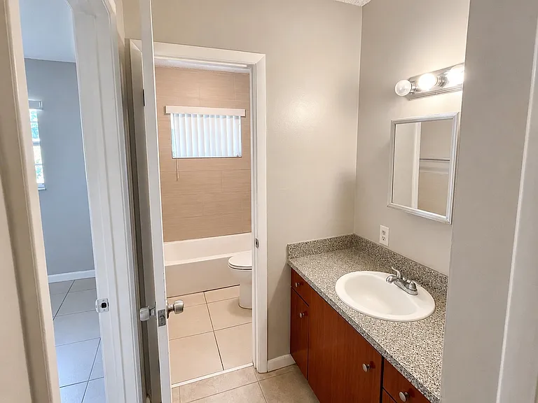 716 SW 16th Ave — Photo 23