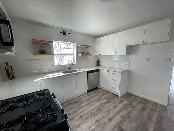 4th image of 1305 Hobson Ave
