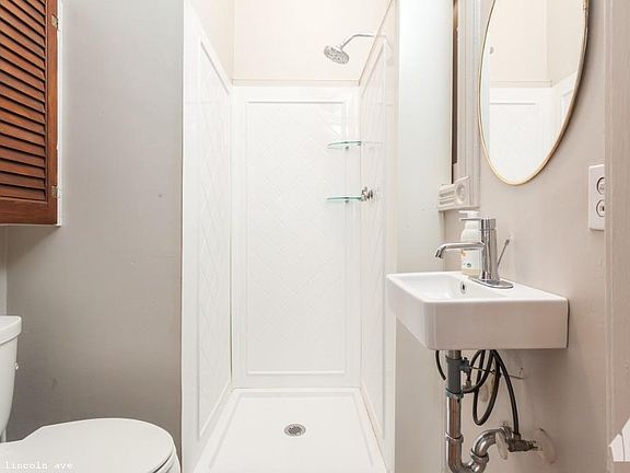5th image of 2772 N Lincoln Ave #117