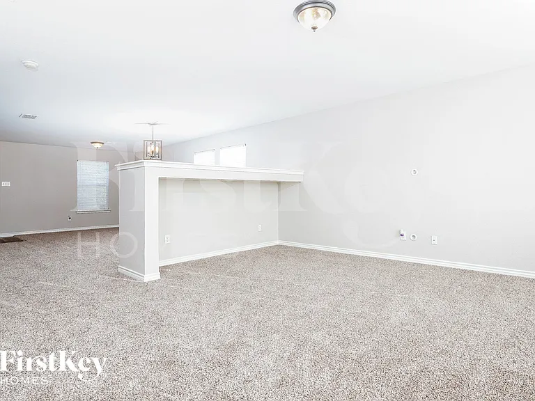 1343 Foster St — Photo 4