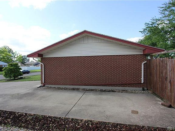 4th image of 709 Bennert Dr