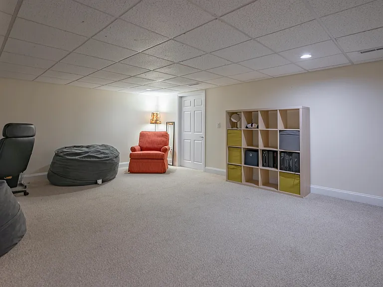 2 Lowther Pl — Photo 37