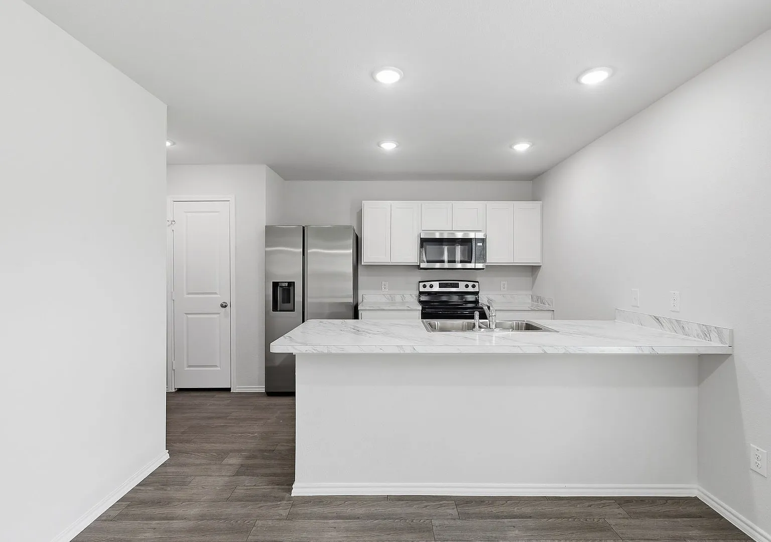 Contemporary in Cleburne! — Photo 3