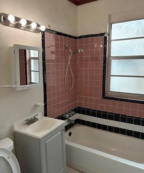 125 NW 7th Ave #1 — Photo 9