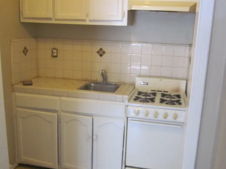338 N New Hampshire Ave — Photo 4