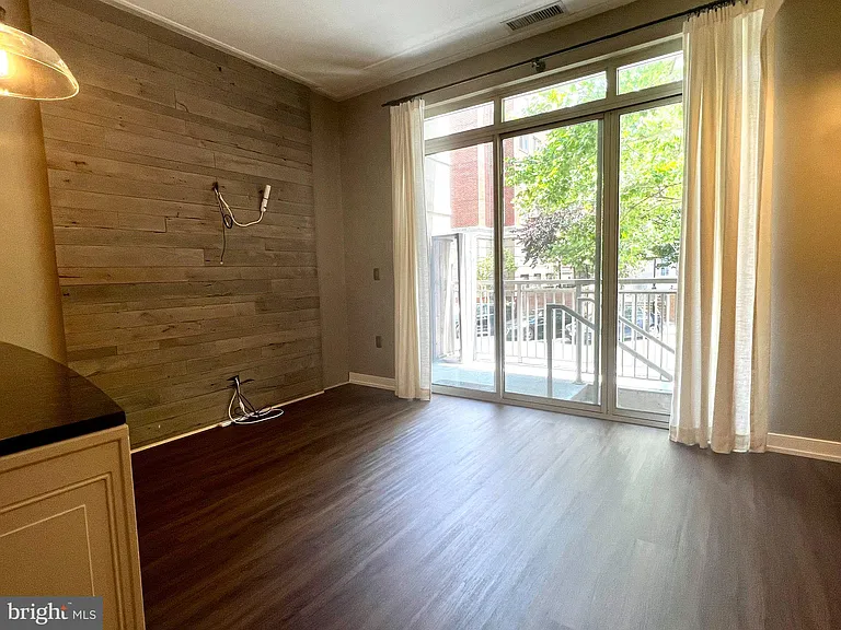 820 N Pollard St #103 — Photo 4