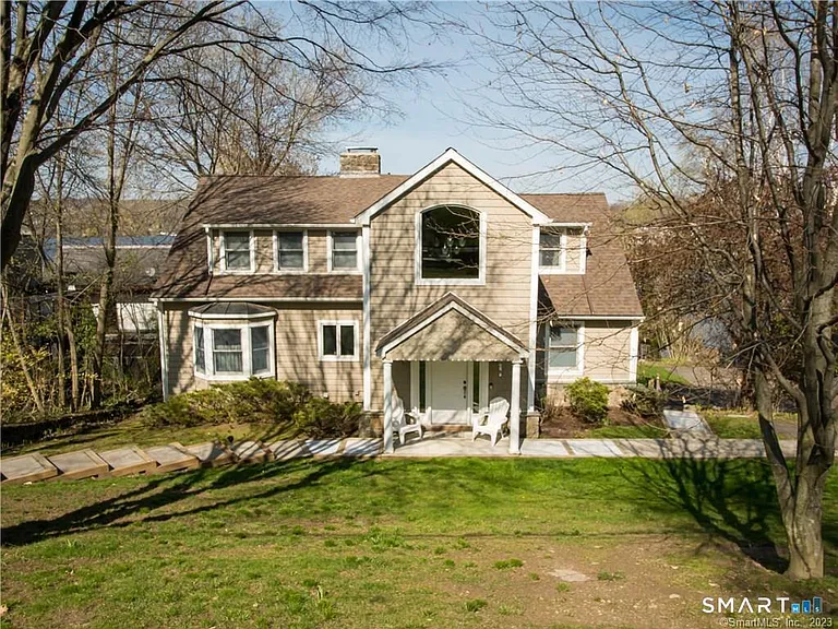 14 Shore Rd — Photo 6